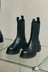 ALBERTA BLACK HIGH CHELSEA BOOTS | Jutelaune