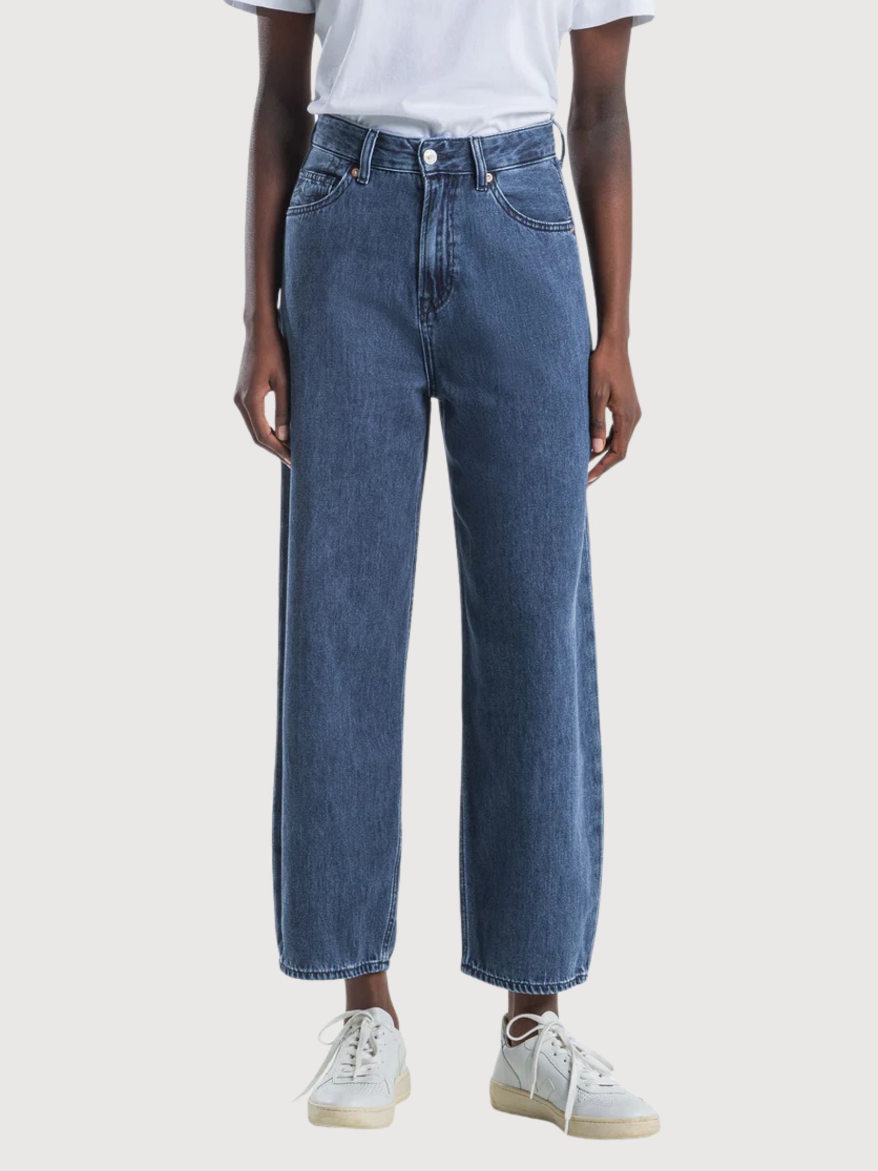 Leila Alex Dark Worn Jeans | KINGS OF INDIGO