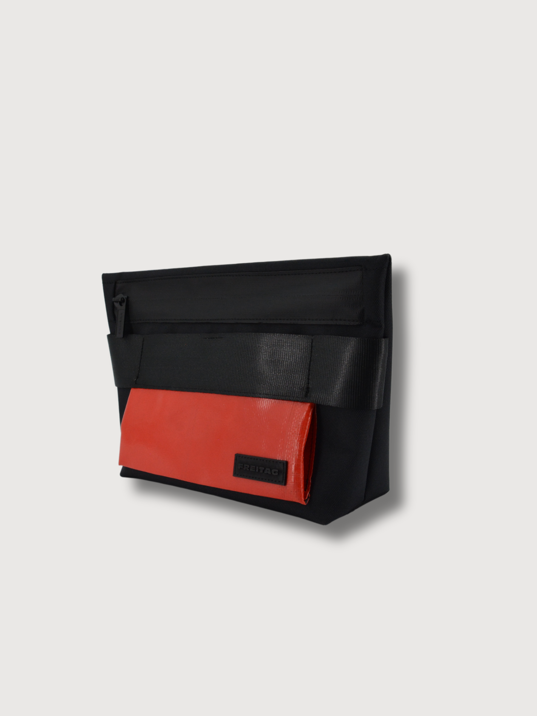 F608 KNOTT Beautycase Red | Freitag