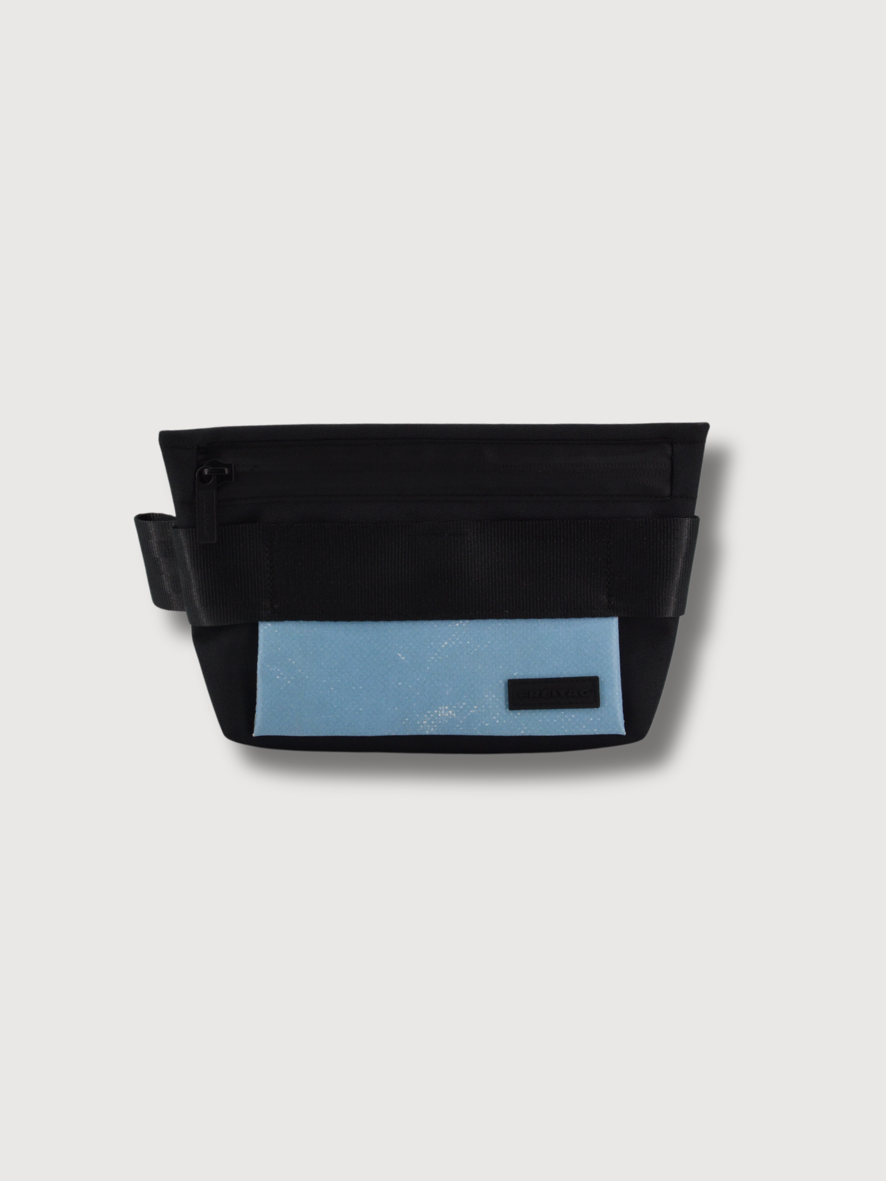 F607 MARKS Beautycase Blue Light | FREITAG