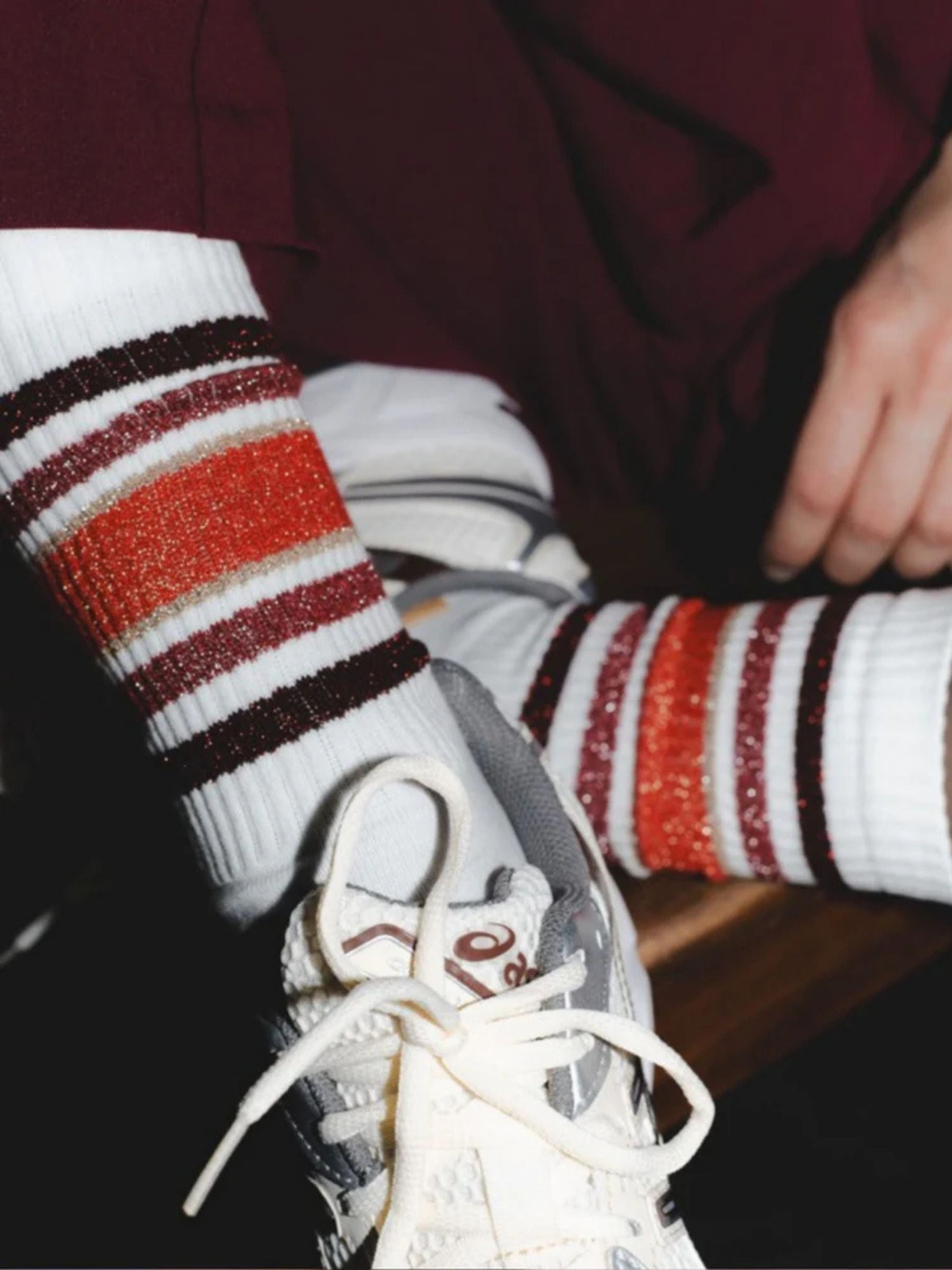 Calzini sportivi glitterati rosso freddo | Ooley