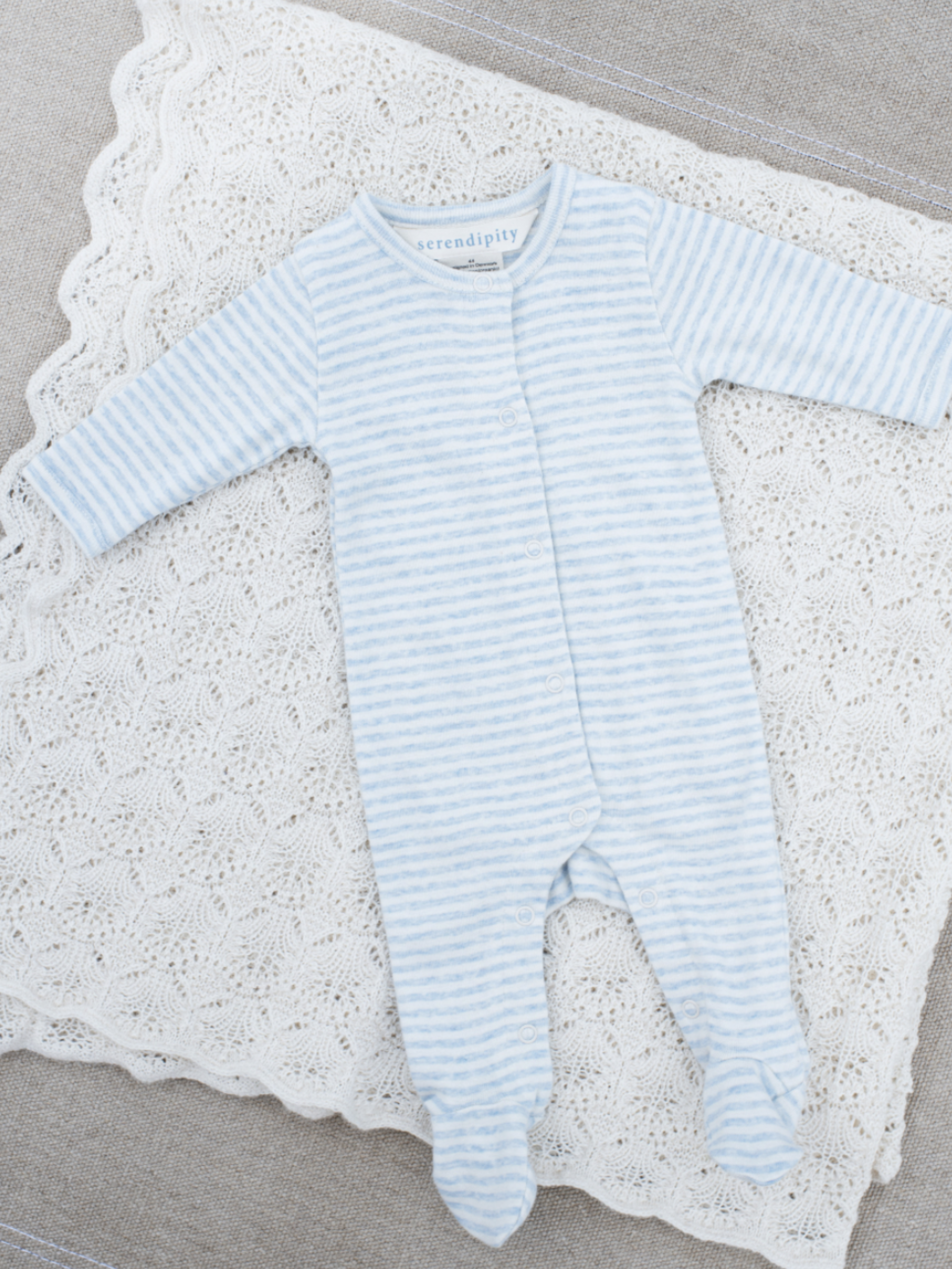 Tutina per neonato in cotone biologico color nebbia/bianco sporco | SERENDIPITY
