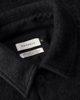 Entspannte Overshirt aus Bio-Wollmischung in Tiefschwarz | ROTHOLZ