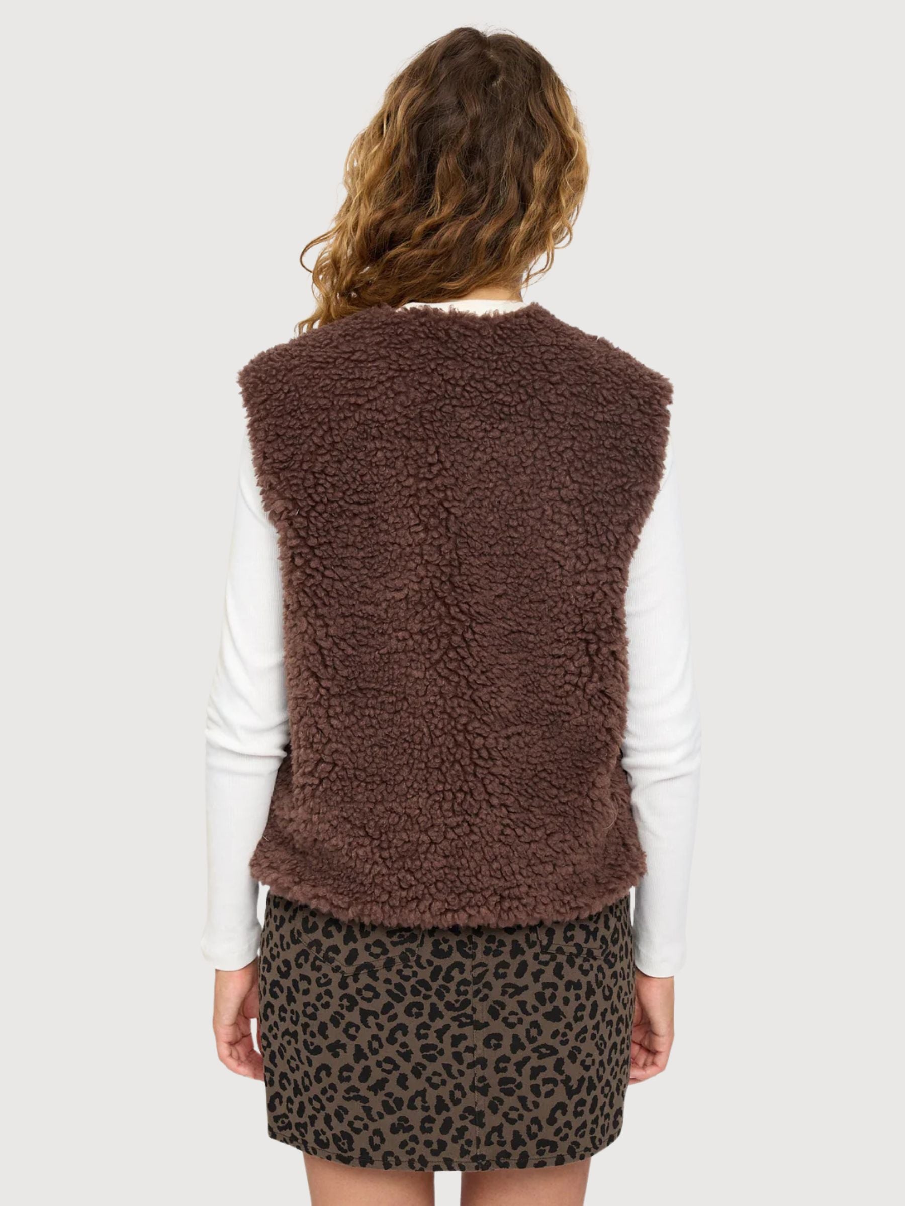 Gilet in pelliccia sintetica marrone scuro da donna | Mazine