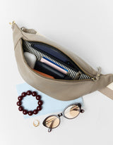 Niko Bum Bag con Tracolla a Nastro in Pelle Morbida Strisciata Clay | O MY BAG