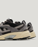 WAIROA DOVE BLACK SNEAKERS | Flamingos Life