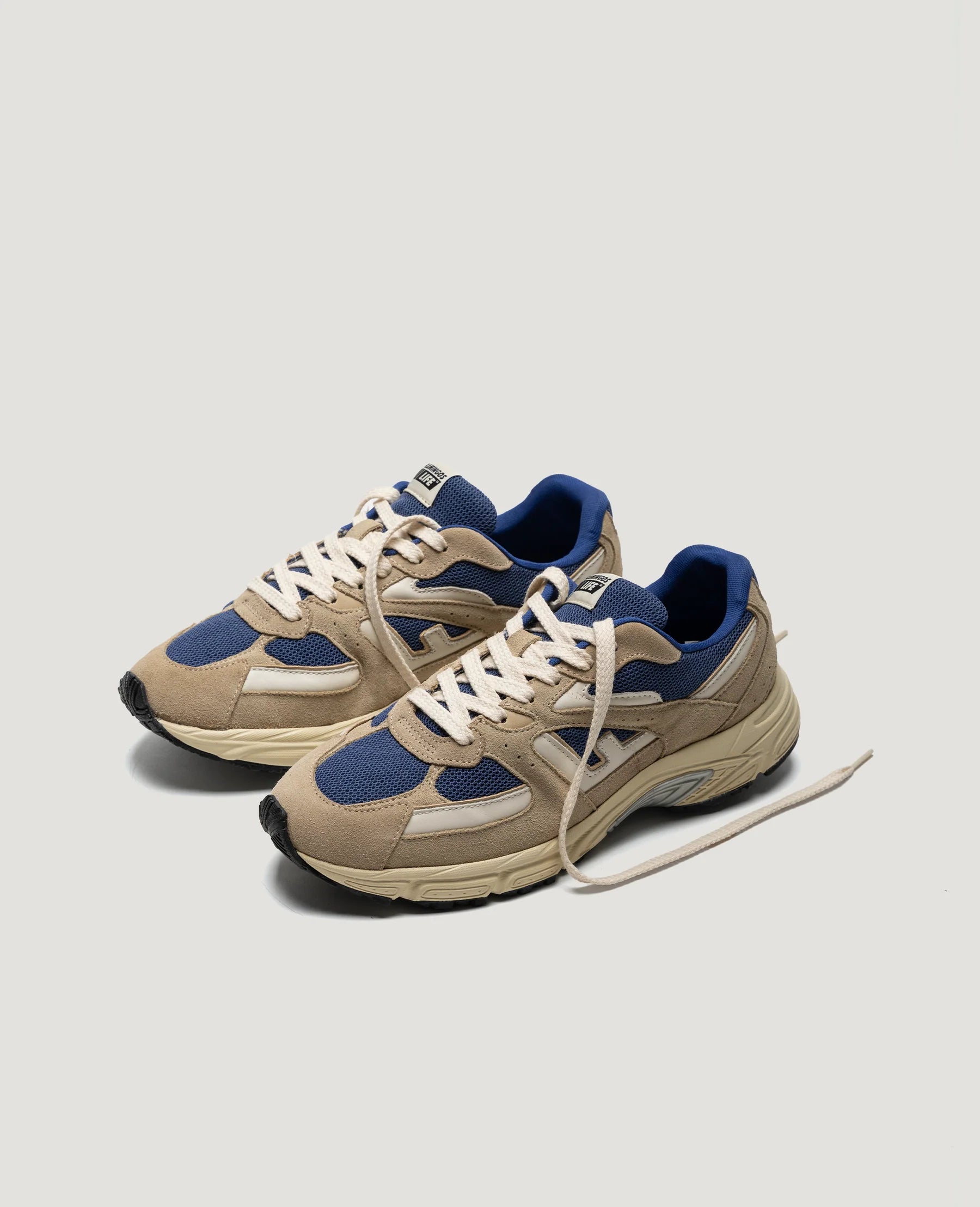 WAIROA JEANS SAND SNEAKERS | Flamingos Life