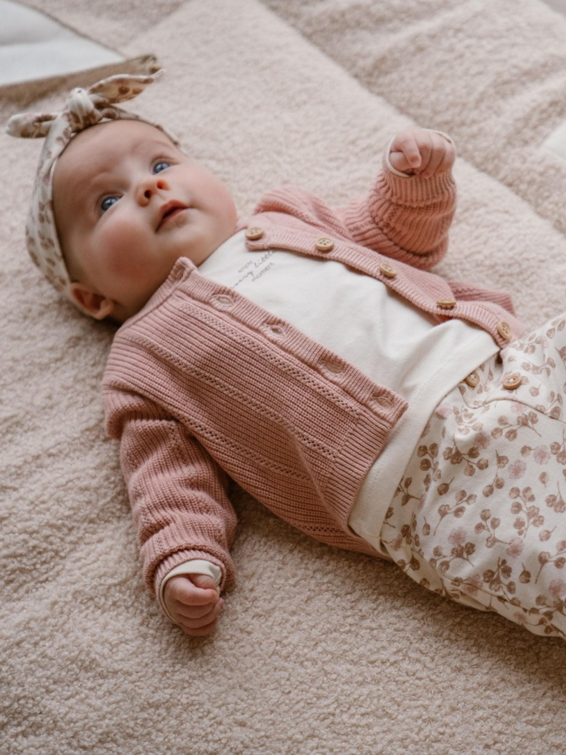 Strickjacke staubiges Babyrosa | Dirkje