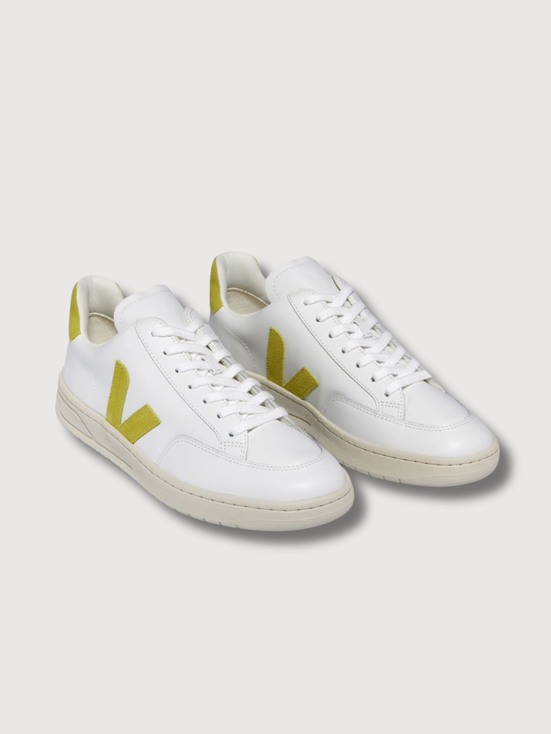 V-12 White Liquir Frauen Sneakers | Veja