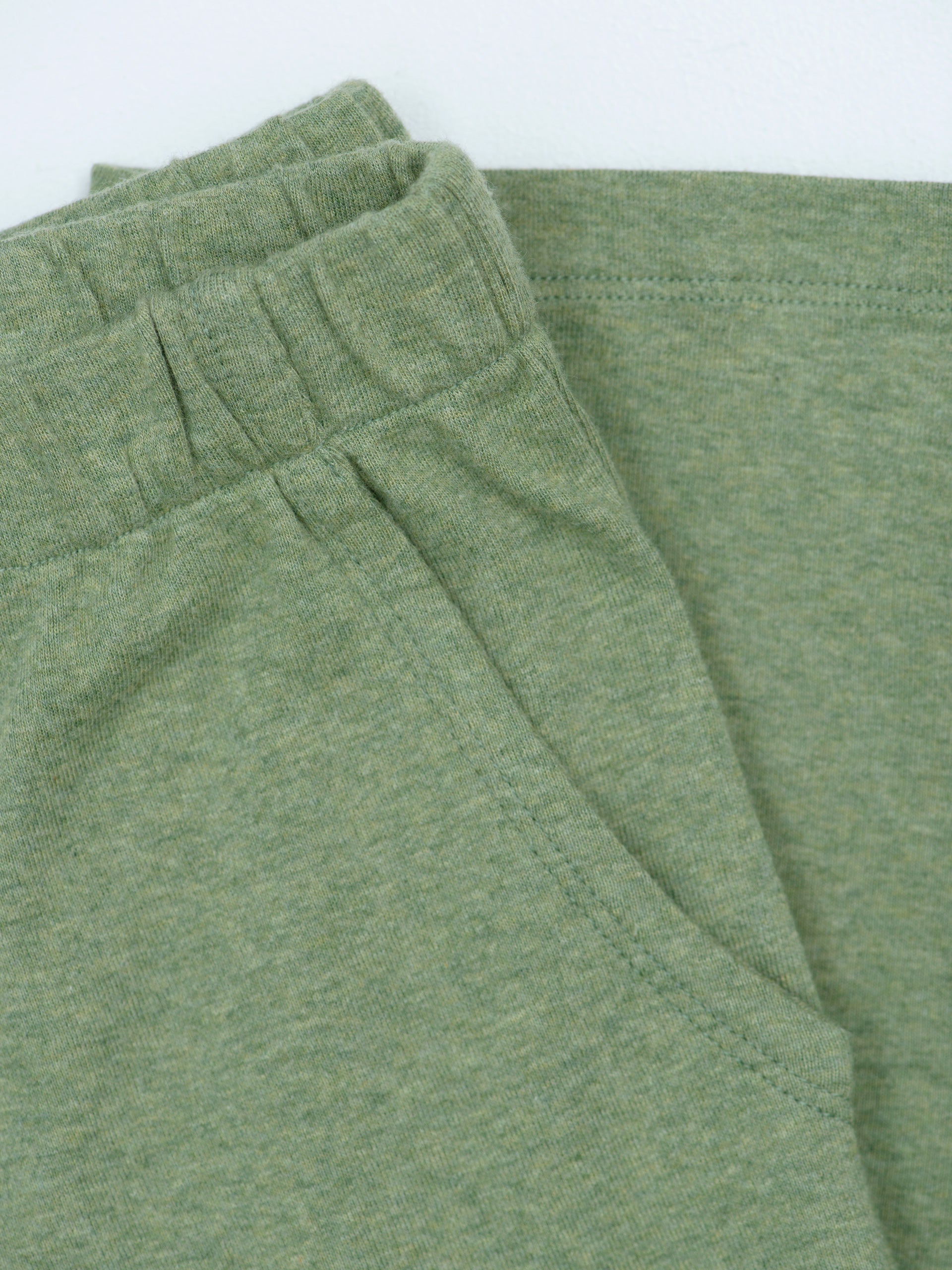 Locker sitzende Hose Moos | SERENDIPITY