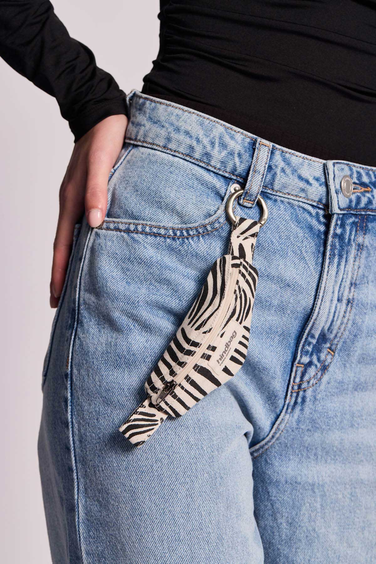 Côme Banana Keychain Ecru Zebra | Hindbag