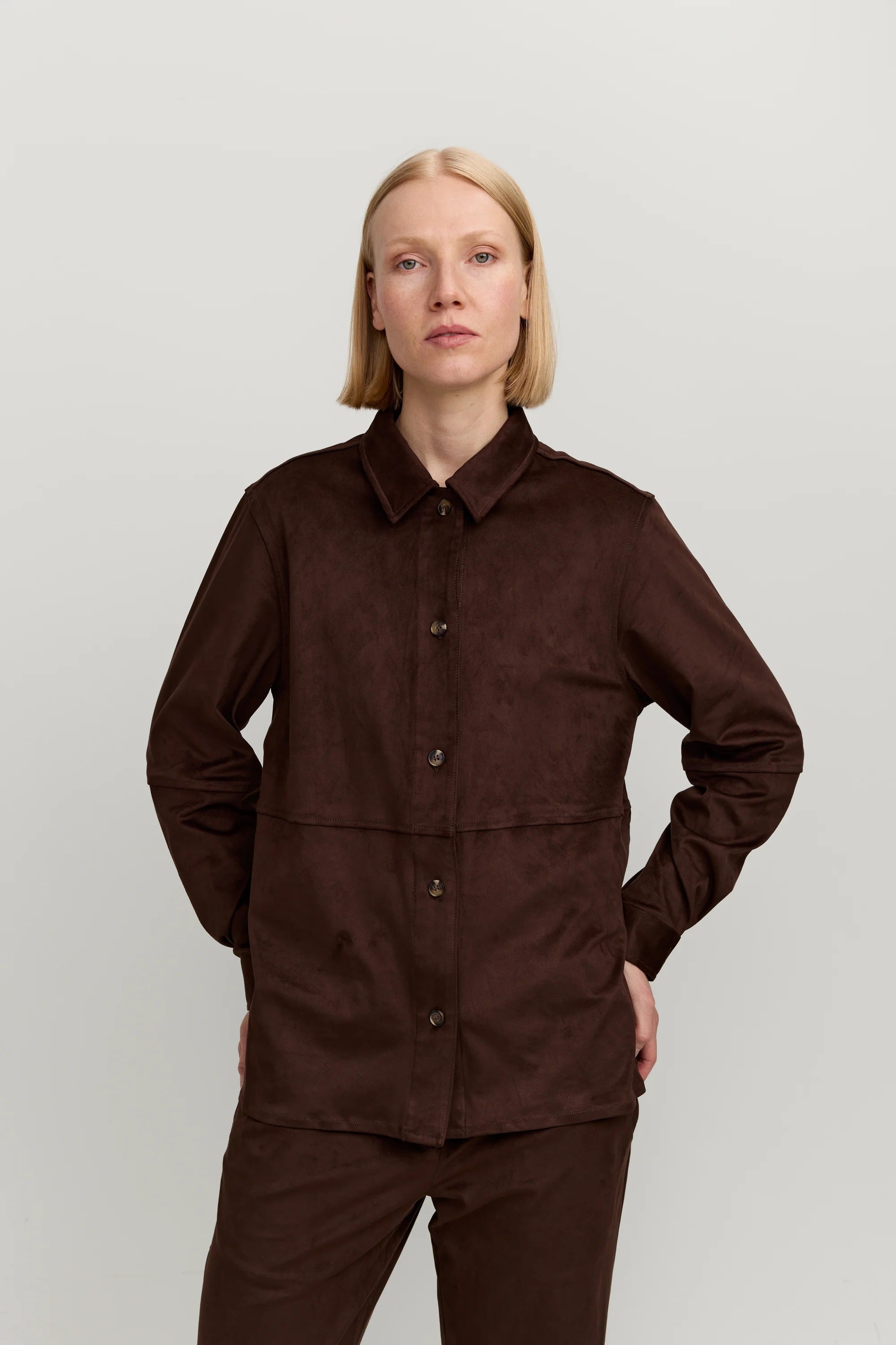 Camicia da donna Sue – Marrone Scuro | Makia