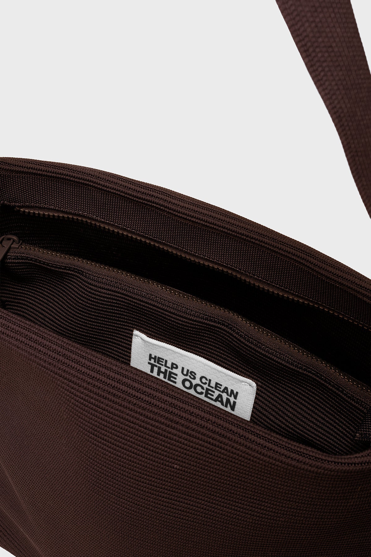 Borsa a secchiello Tika Otto marrone scuro | ECOALF