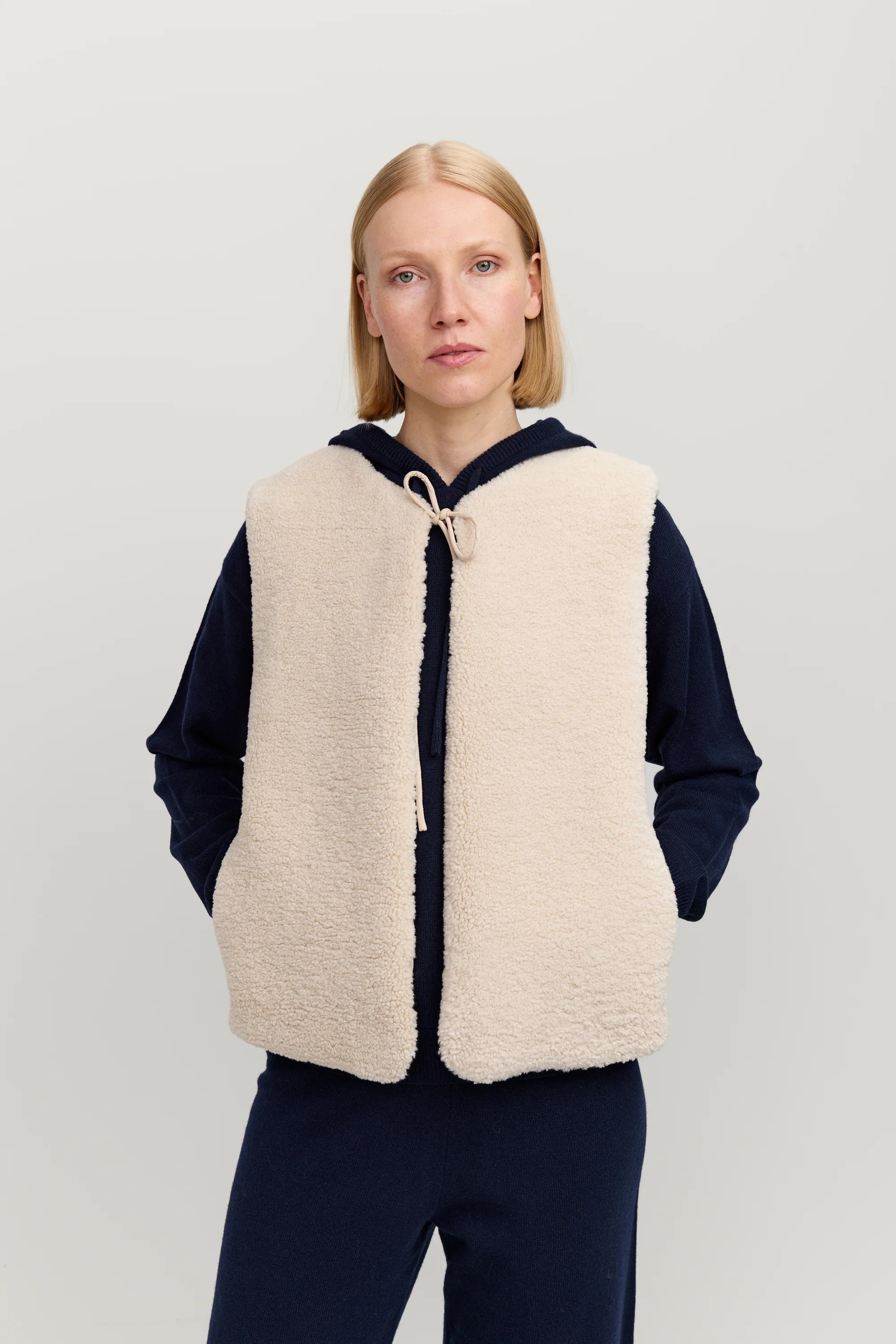 Viivi Women's Vest – Off White | Makia